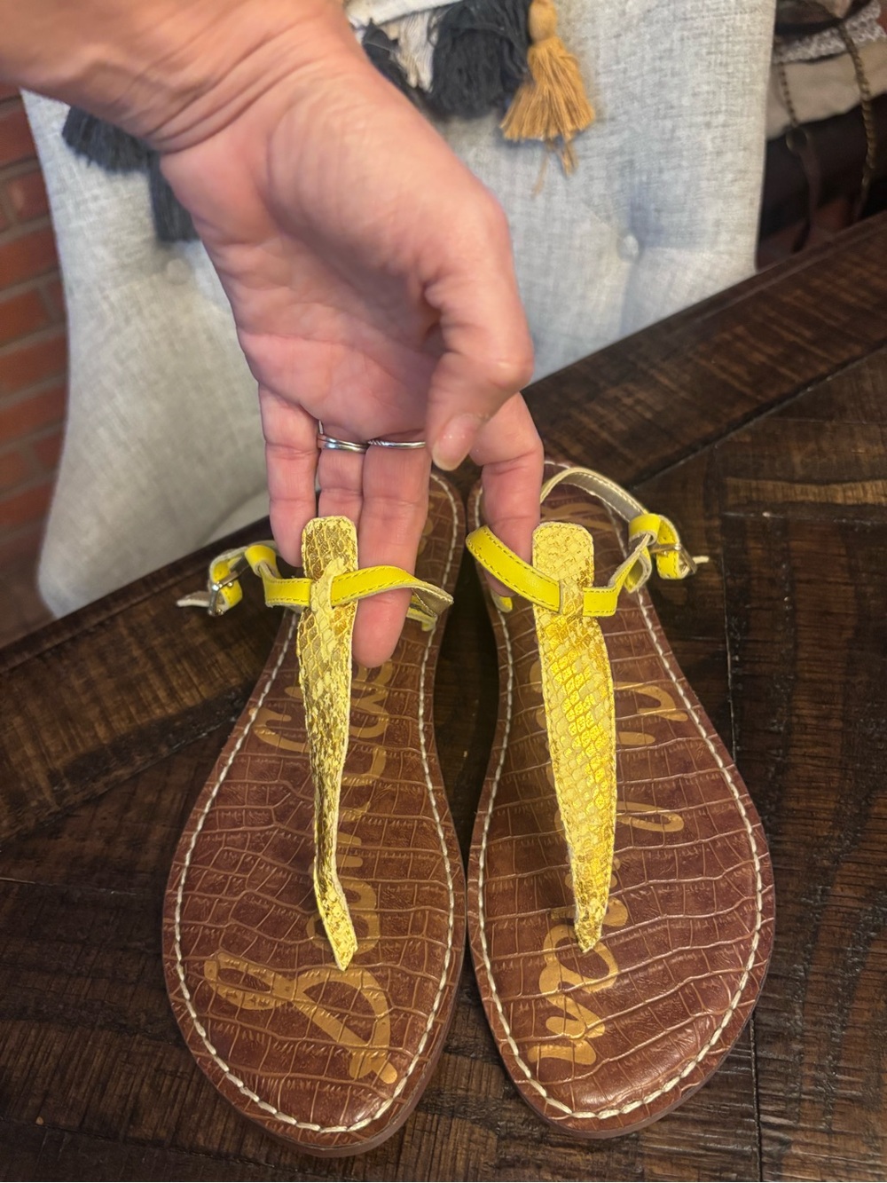 Sam Edelman Yellow T-Strap Sandals with Croc-Embossed Footbed NWOT🤩